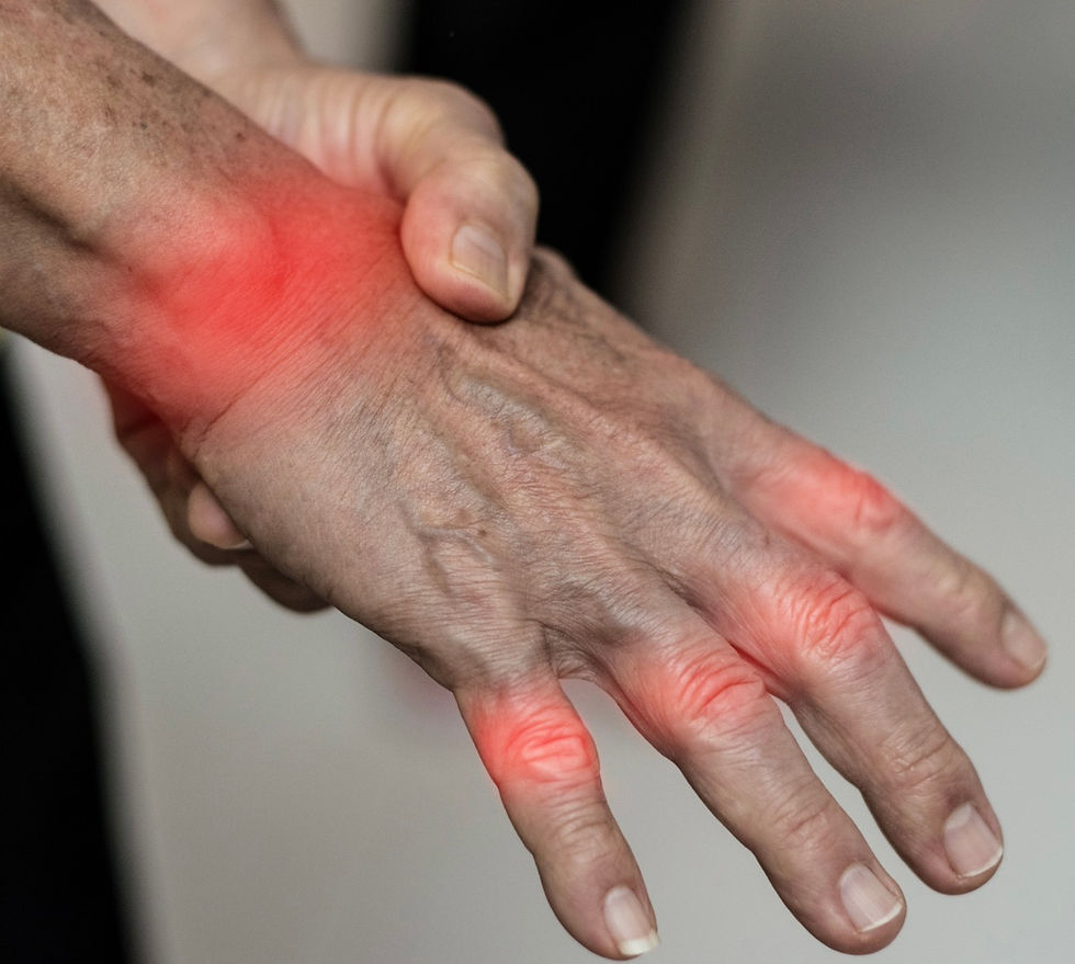 main qui souffre d'arthrose-douleur à sa main