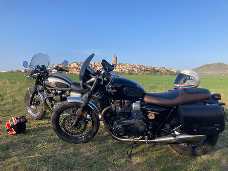 2-motos-et-montpeyroux.jpg