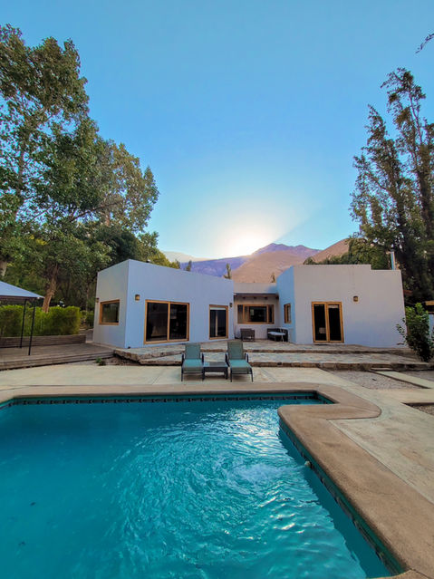 hermosa cabaña exclusiva con piscina privada. cocina, parrilla, jardines, para 6 personas, 