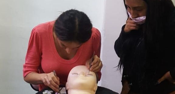 Curso de Extensiones de Pestañas Técnica japonesa