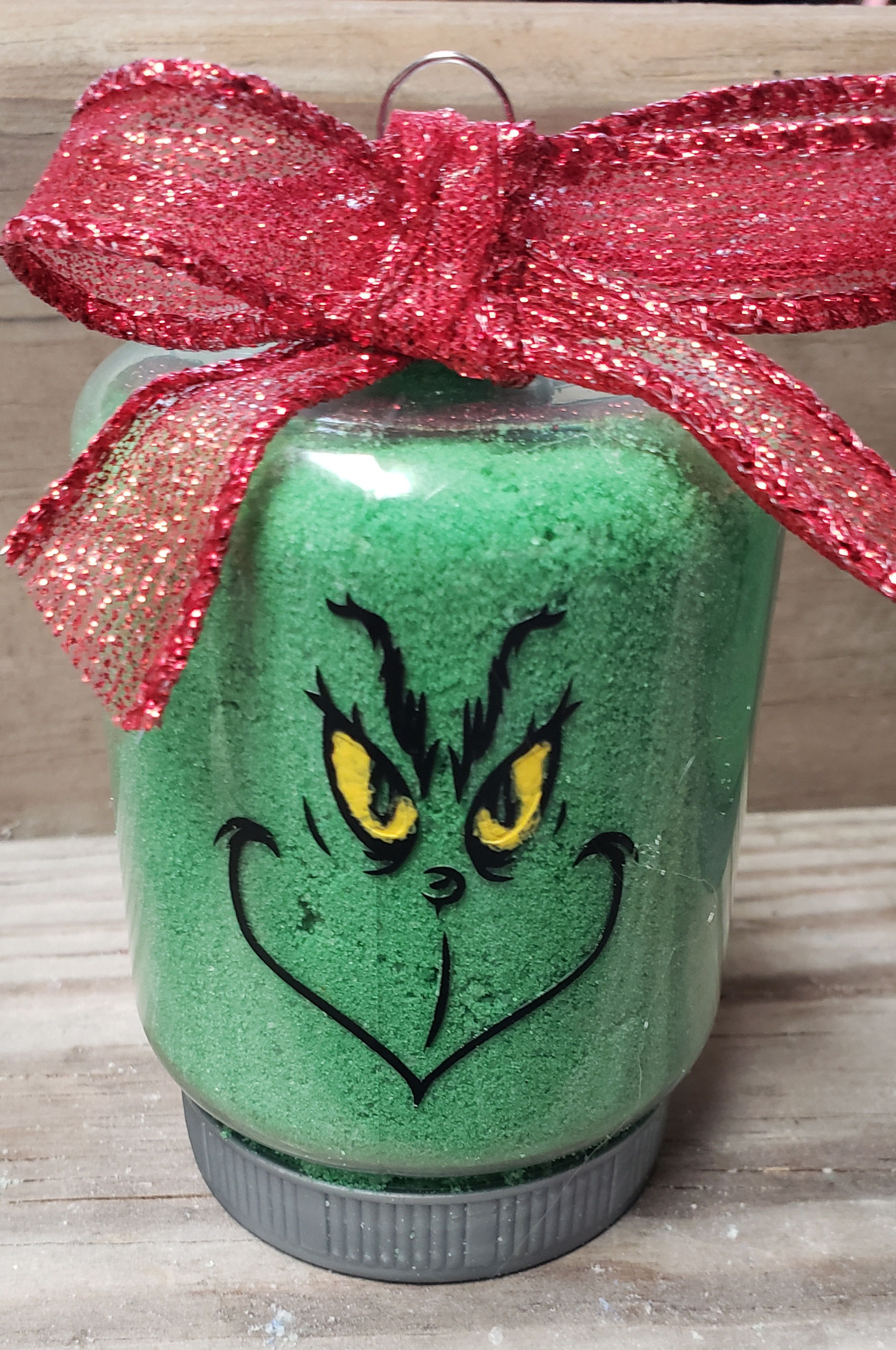Grinch peppermint bath dust