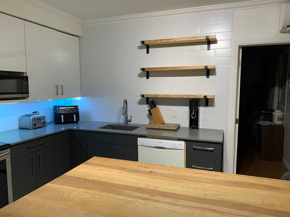 tablette en merisier sur mesure. fait à la main.