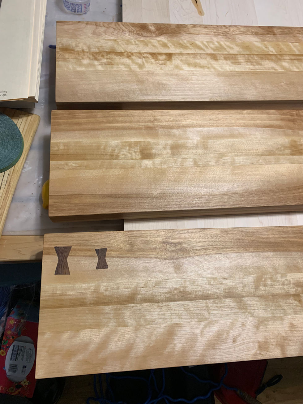 tablette en merisier sur mesure. fait à la main.