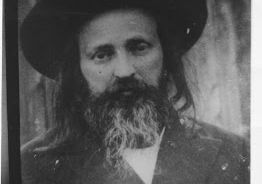 הראשון שנמצא אצלו תואר ׳הרב׳ היא אצל עשו