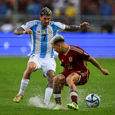Venezuela 1-1 Argentina: Un empate pasado por agua y un mal estado del terreno de juego