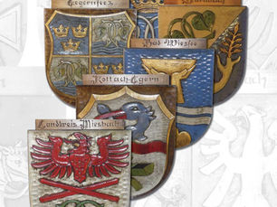 Kommunale Heraldik, handgeschnitzt und handbemalt