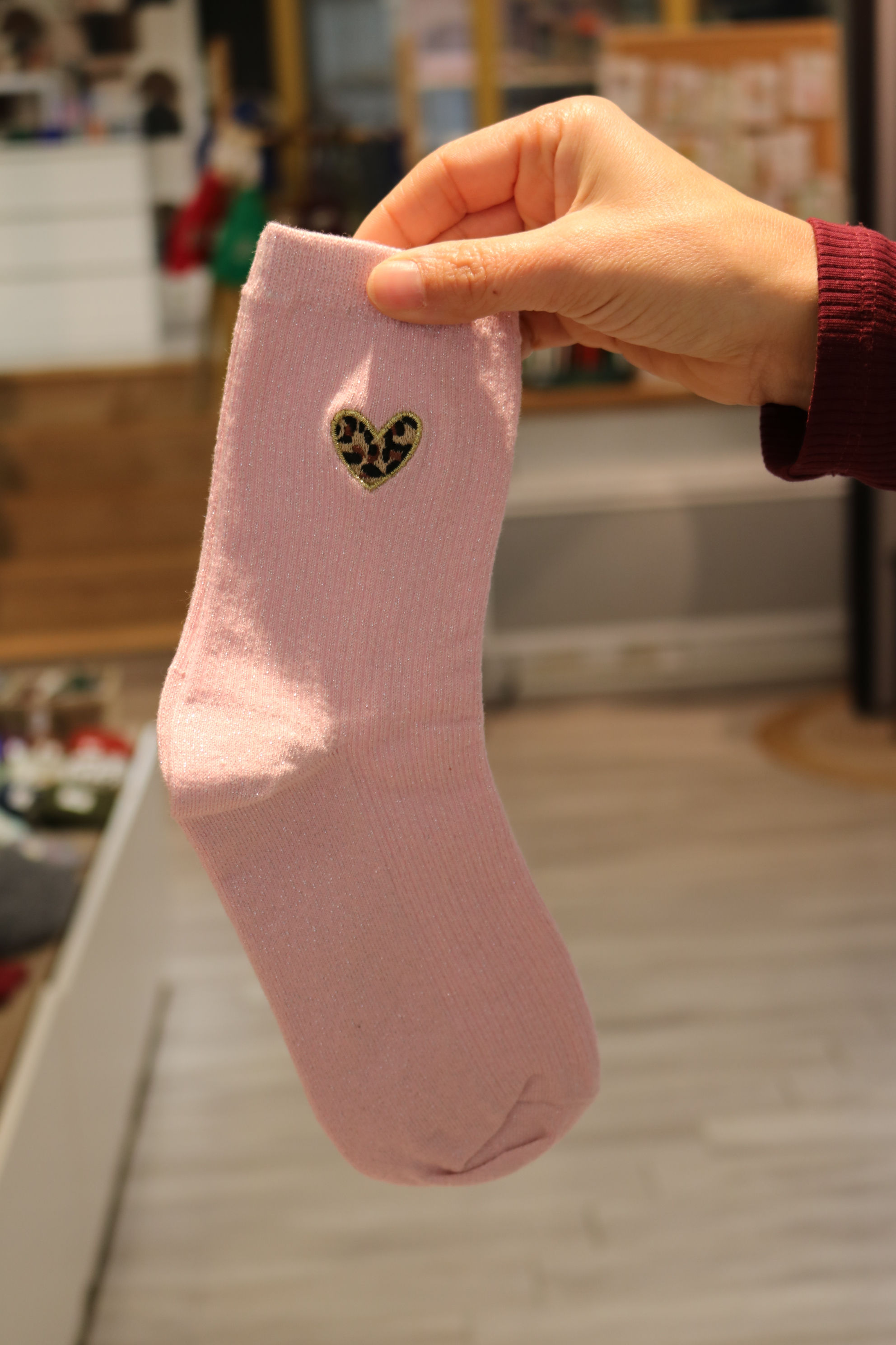 Chaussettes à paillettes originales femme rose clair, cœur léopard