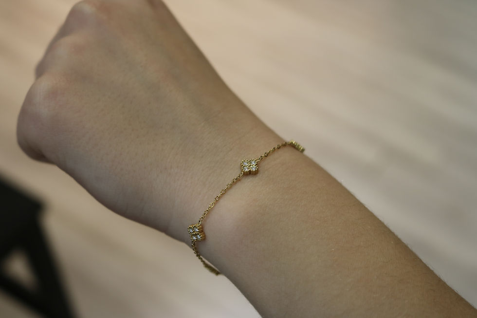 Bracelet original femme acier inoxydable doré, trèfle strass