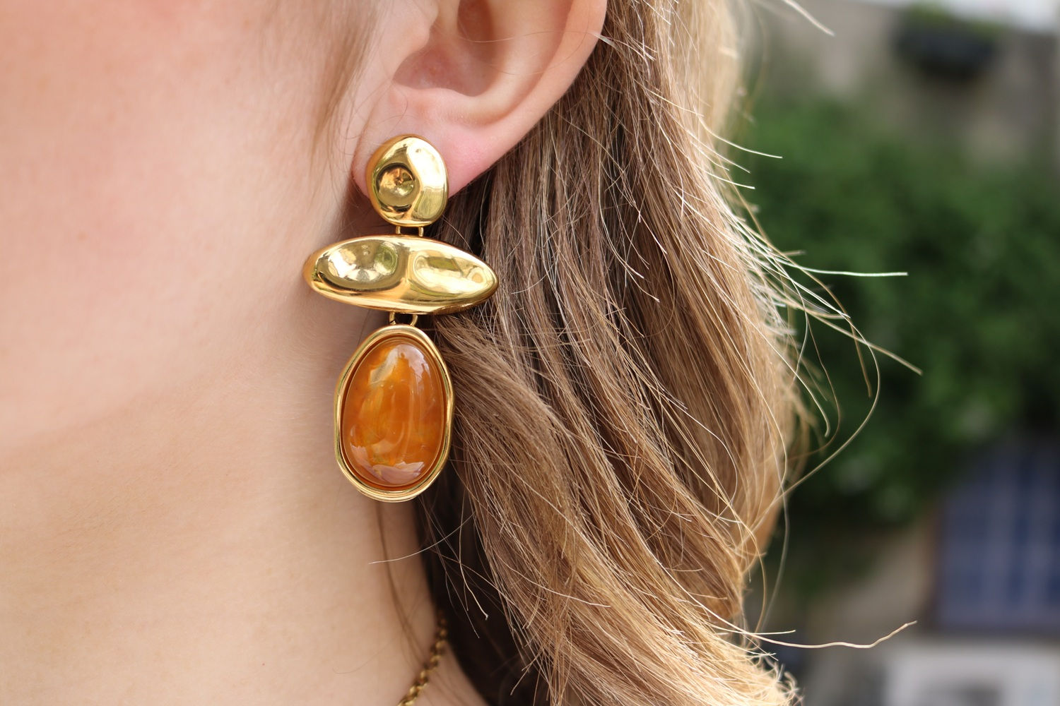 Boucles d'oreilles originales femme acier inoxydable dorées, résine camel mile mila