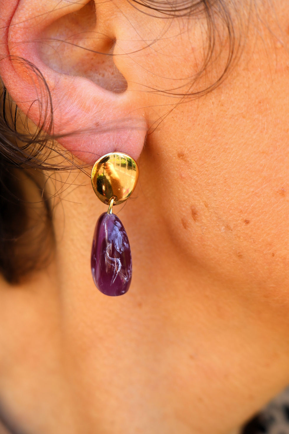 Boucles d'oreilles originales femme acier inoxydable dorées, violette emily