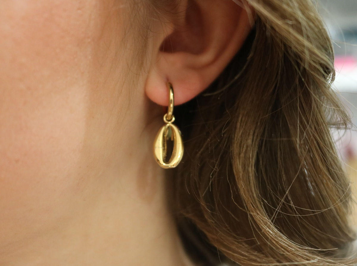 Boucles d'oreilles en acier inoxydable dorées, coquillage ikita paris