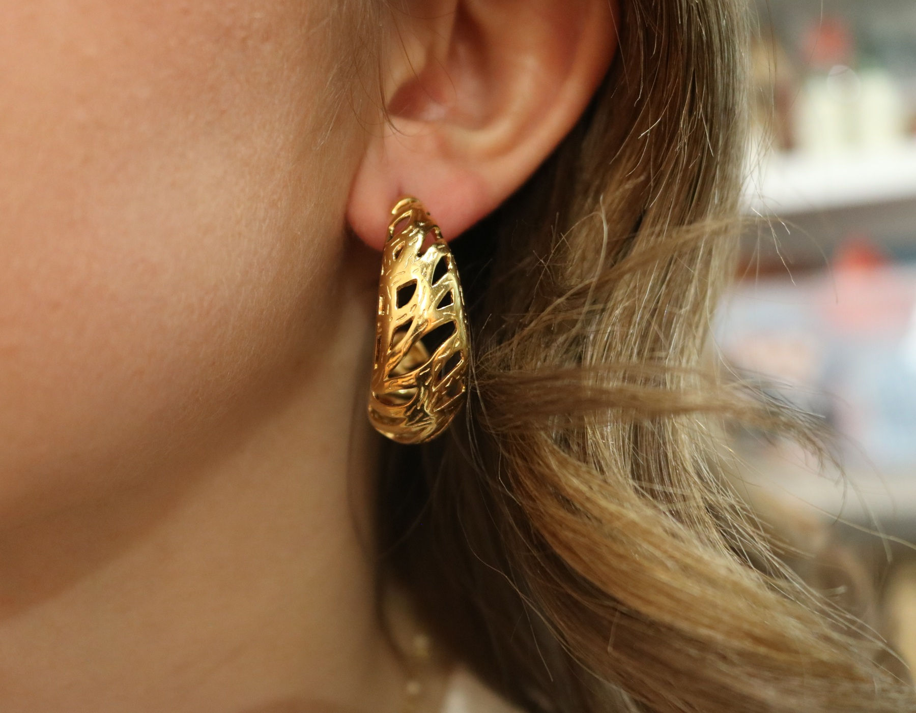 Boucles d'oreilles originales femme en acier inoxydable dorées, créoles ajourées mile mila
