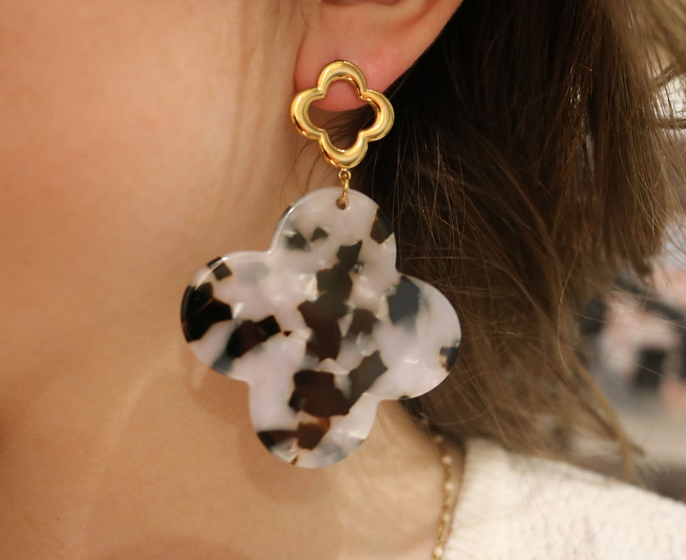 Boucles d'oreilles originales femme en acier inoxydable dorées, noire et blanche satine