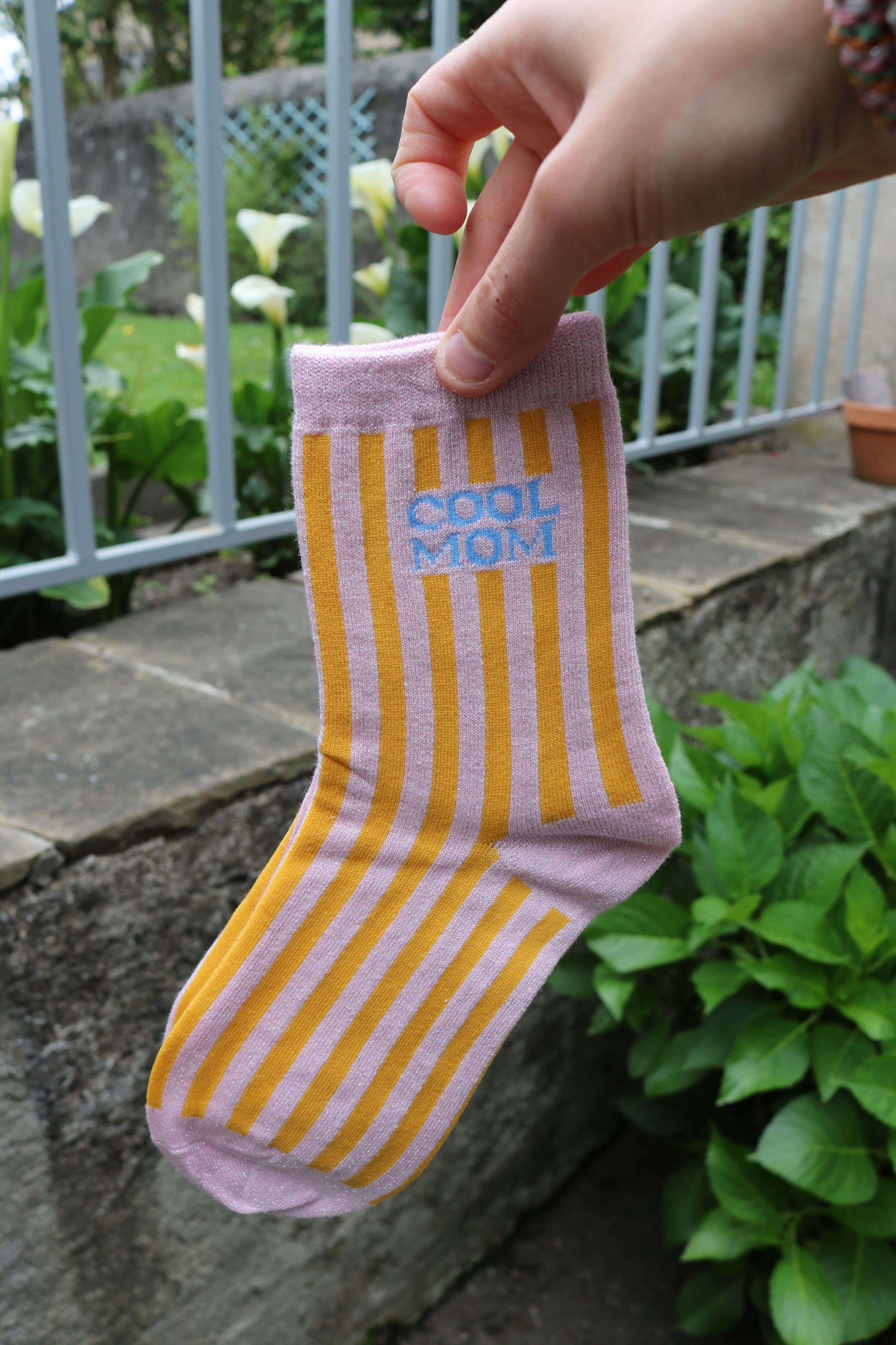 Chaussettes à paillettes originales femme rayées moutarde et rose, Cool Mom