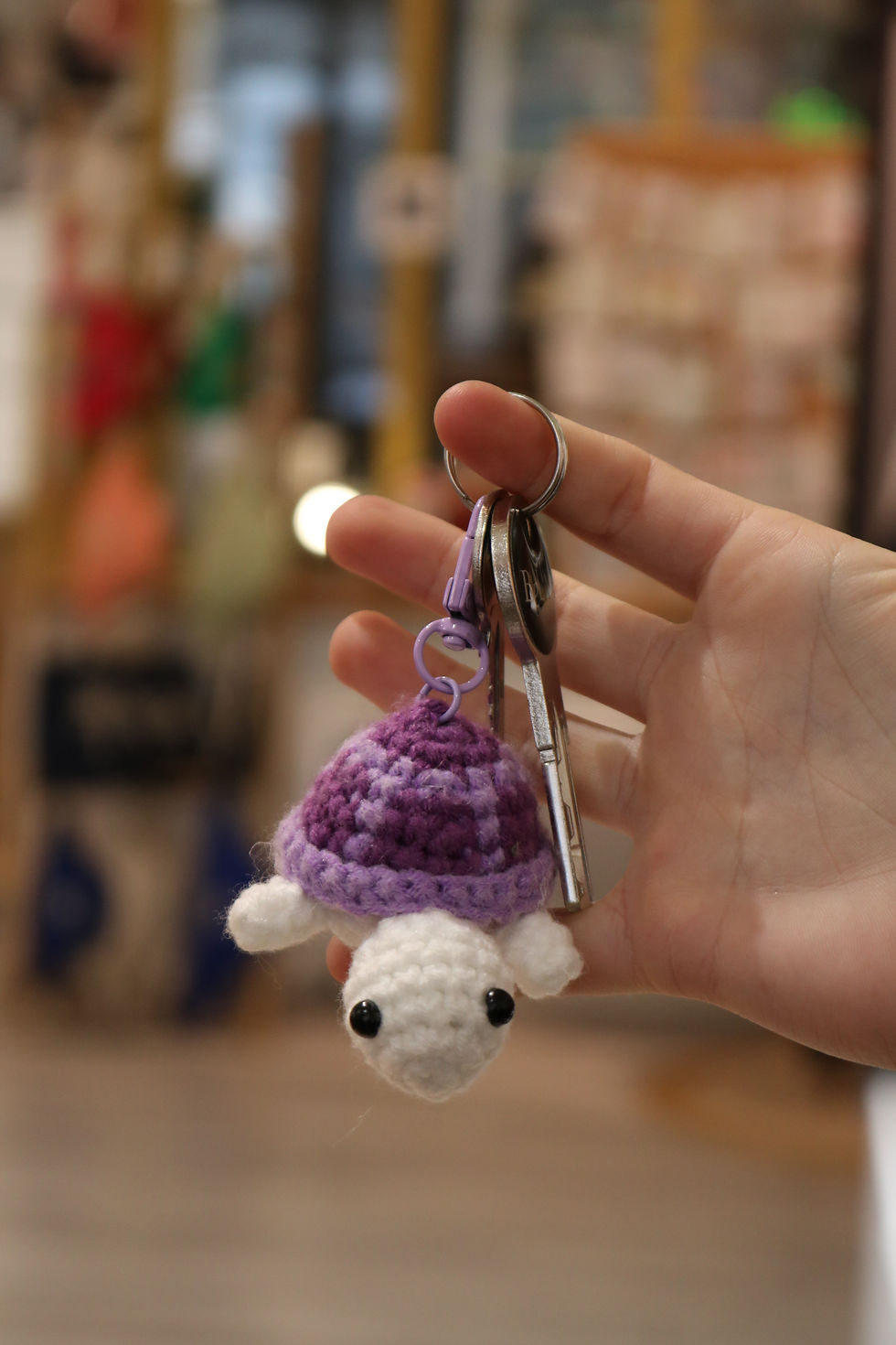 Porte-clés original tortue violet crochet