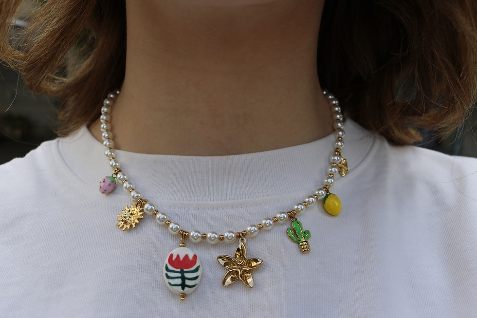 Collier original femme acier inoxydable doré avec breloques perles blanches mile mila