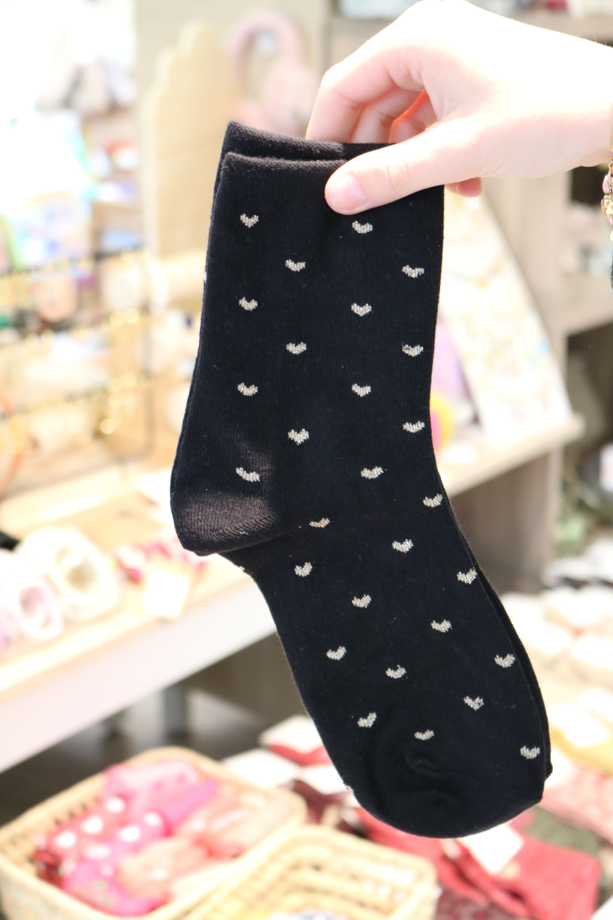 Chaussettes noires originales femme personnalisées mini cœurs dorés