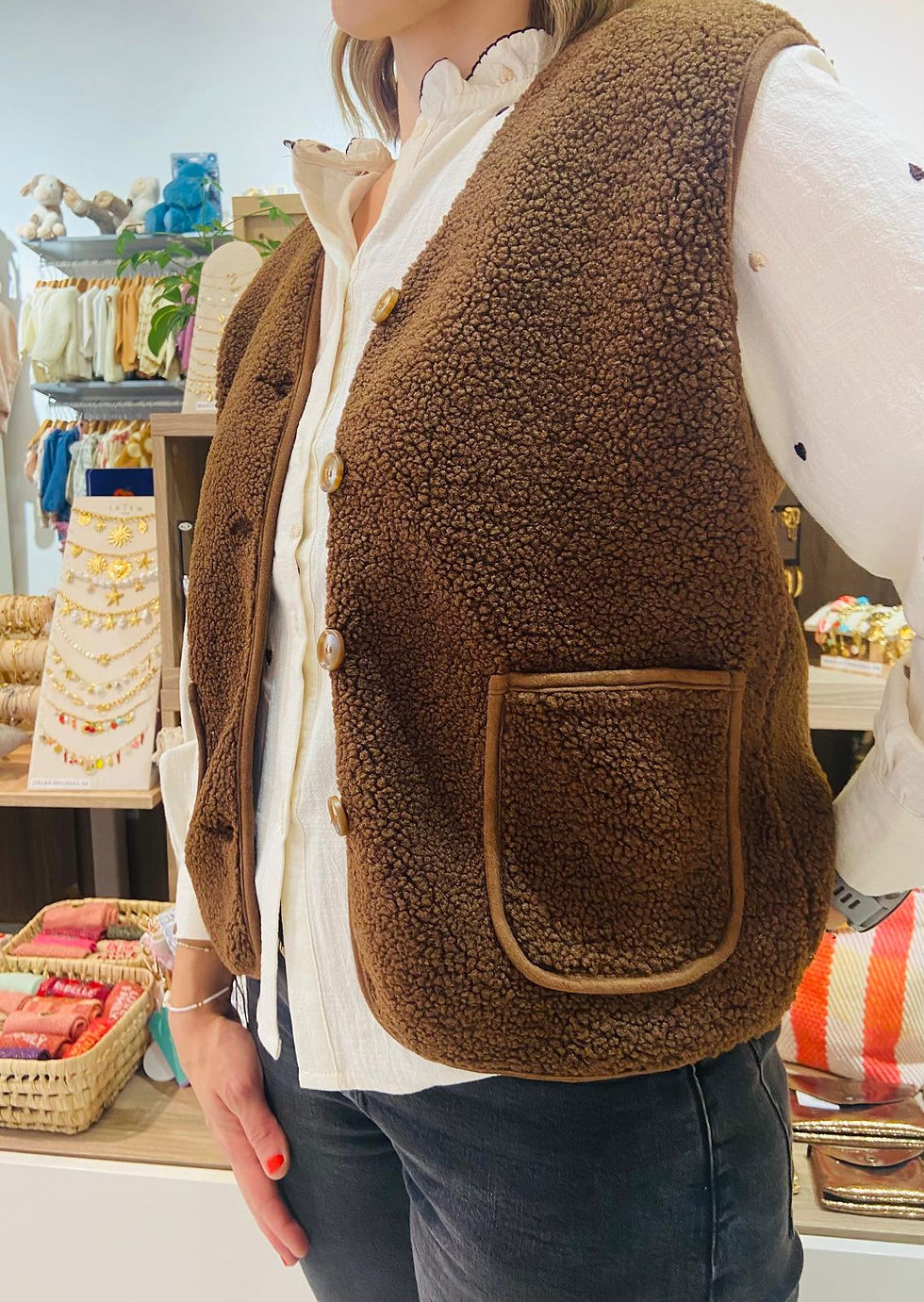 Miniature : Gilet moumoute original femme sans manches marron chocolat season