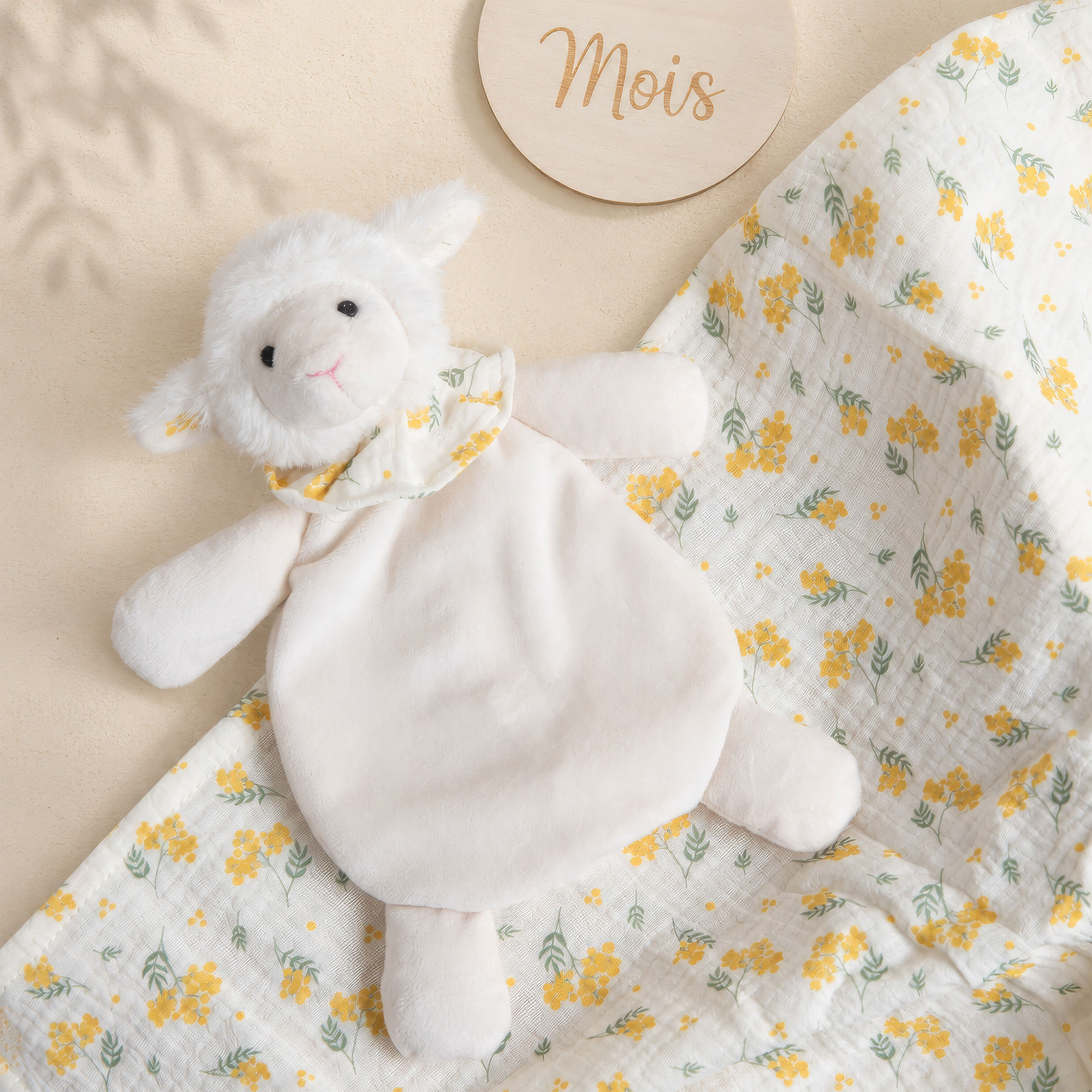 Coffret cadeau naissance doudou mouton et lange enfant amadeus