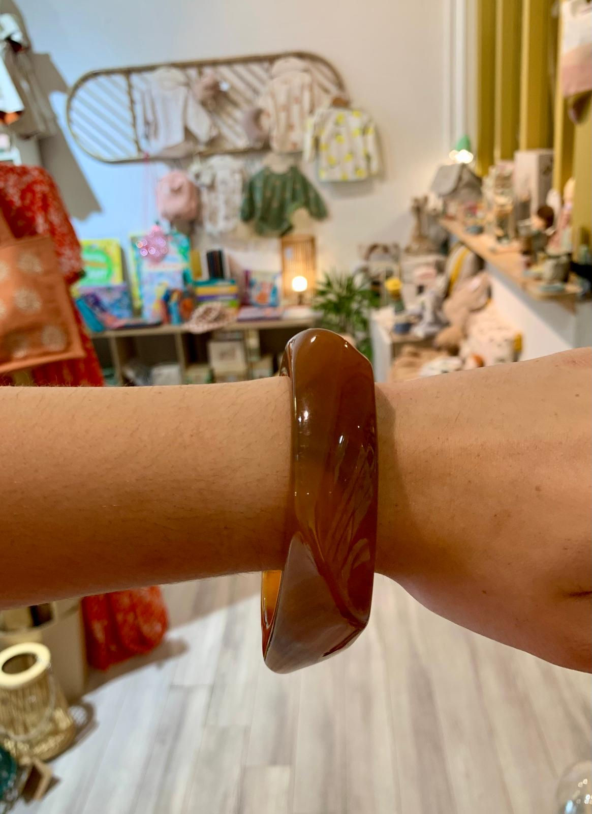 Bracelet jonc large original femme résine, marron le petit souk