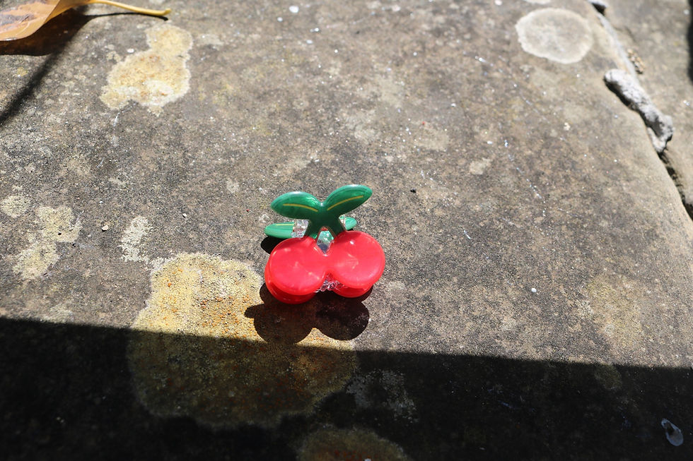 Miniature : Mini pince à cheveux originale femme cerises mile mila