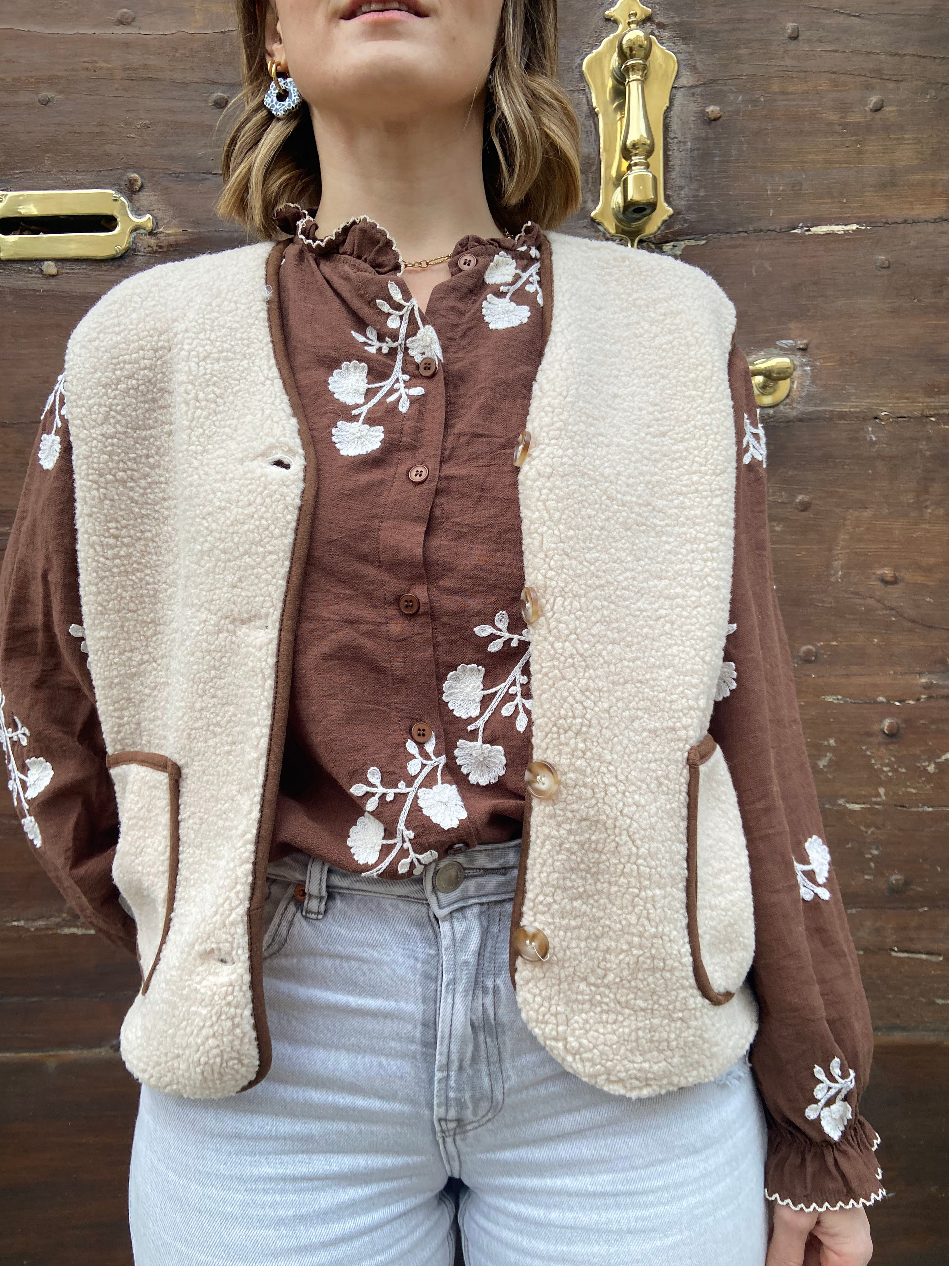 Gilet moumoute sans manches crème original femme, Célia in april 1986