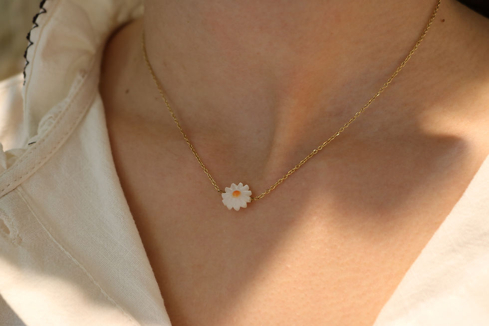 Collier original femme acier inoxydable doré, marguerite blanche mile mila