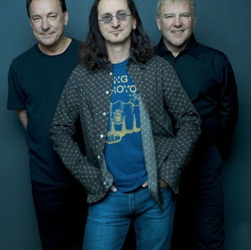 A BANDA GIGANTE COM TRÊS MÚSICOS