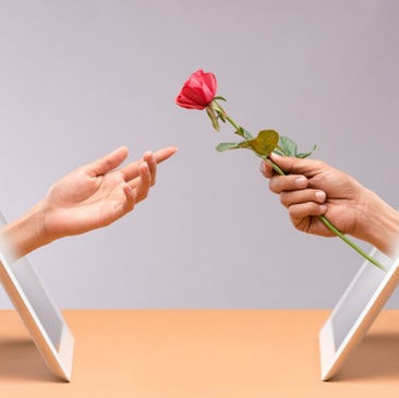 Virtualidade e intimidades: paradoxos contemporâneos.