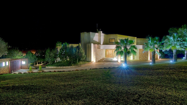 Exterior 12.jpeg