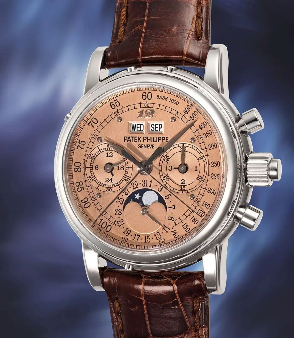 Patek Philippe ref. 5004G‑020 “Eric Clapton”, fabricado en oro blanco con esfera rosa y número Breguet a las doce. Esta pieza probablemente única alcanzó 5.202.000 dólares en 2026.