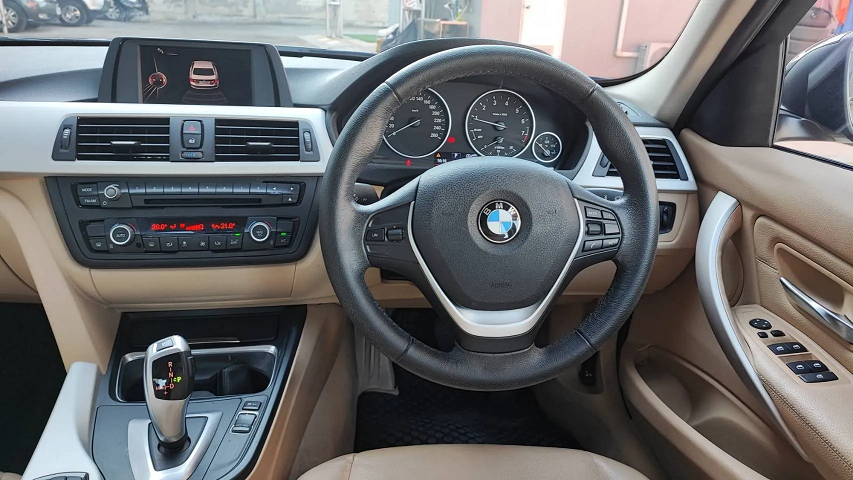 ภาพขนาดย่อ: BMW 316i  ปี 2014 Multifunction พร้อม Speed Control เพียง 799,000 บาท