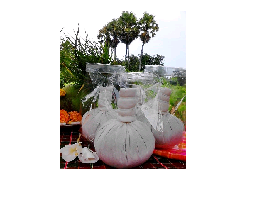 ภาพขนาดย่อ: Thai herbal compress ball, spa, relieve pain and relax.