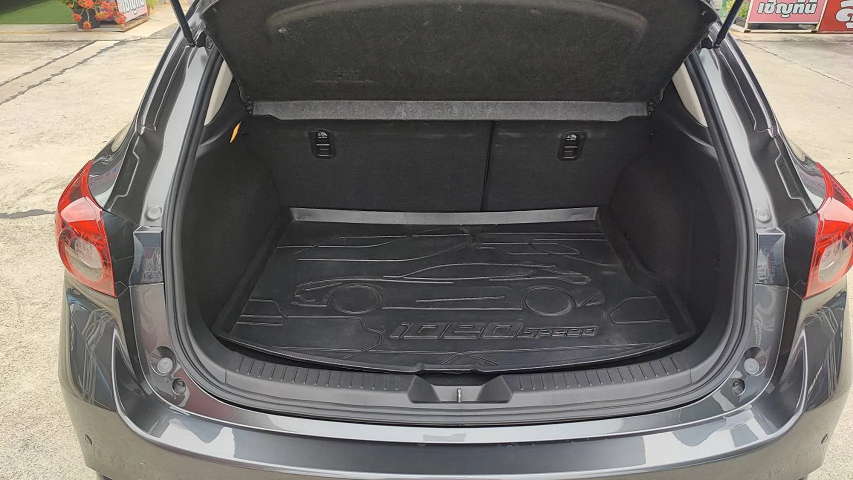 ภาพขนาดย่อ: Mazda 3 5 ประตู Skyactive รองท๊อป 2.0 s 2019 เพียง 649,000 บาท