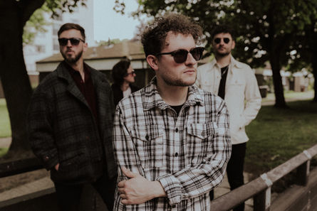 VIGILANTES - The Neighbourhood - EP REVIEW