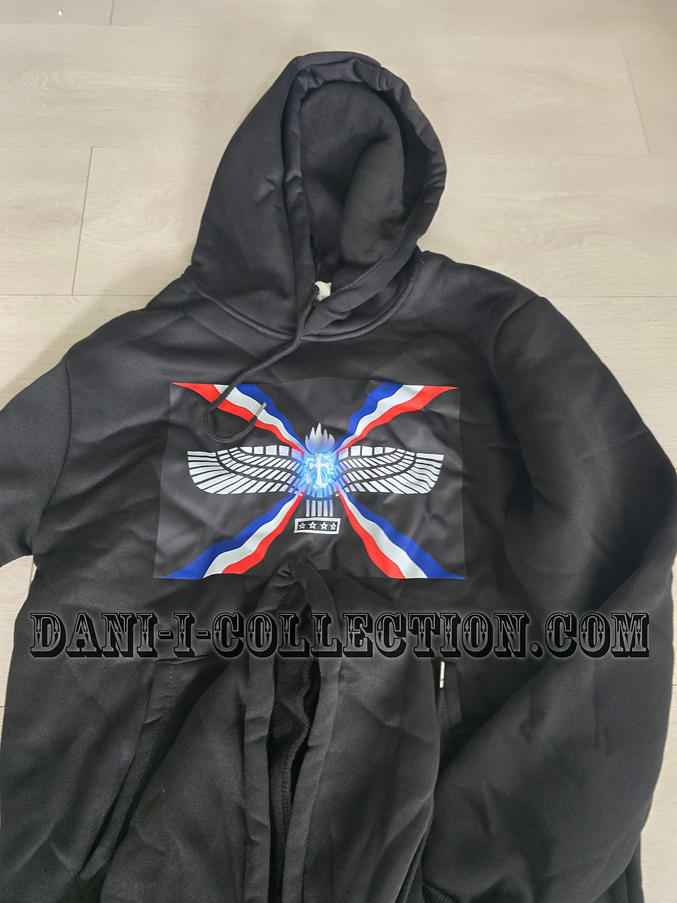 Miniatyrbild: 2 Unika hoodies framtagna av Dani.i.collection