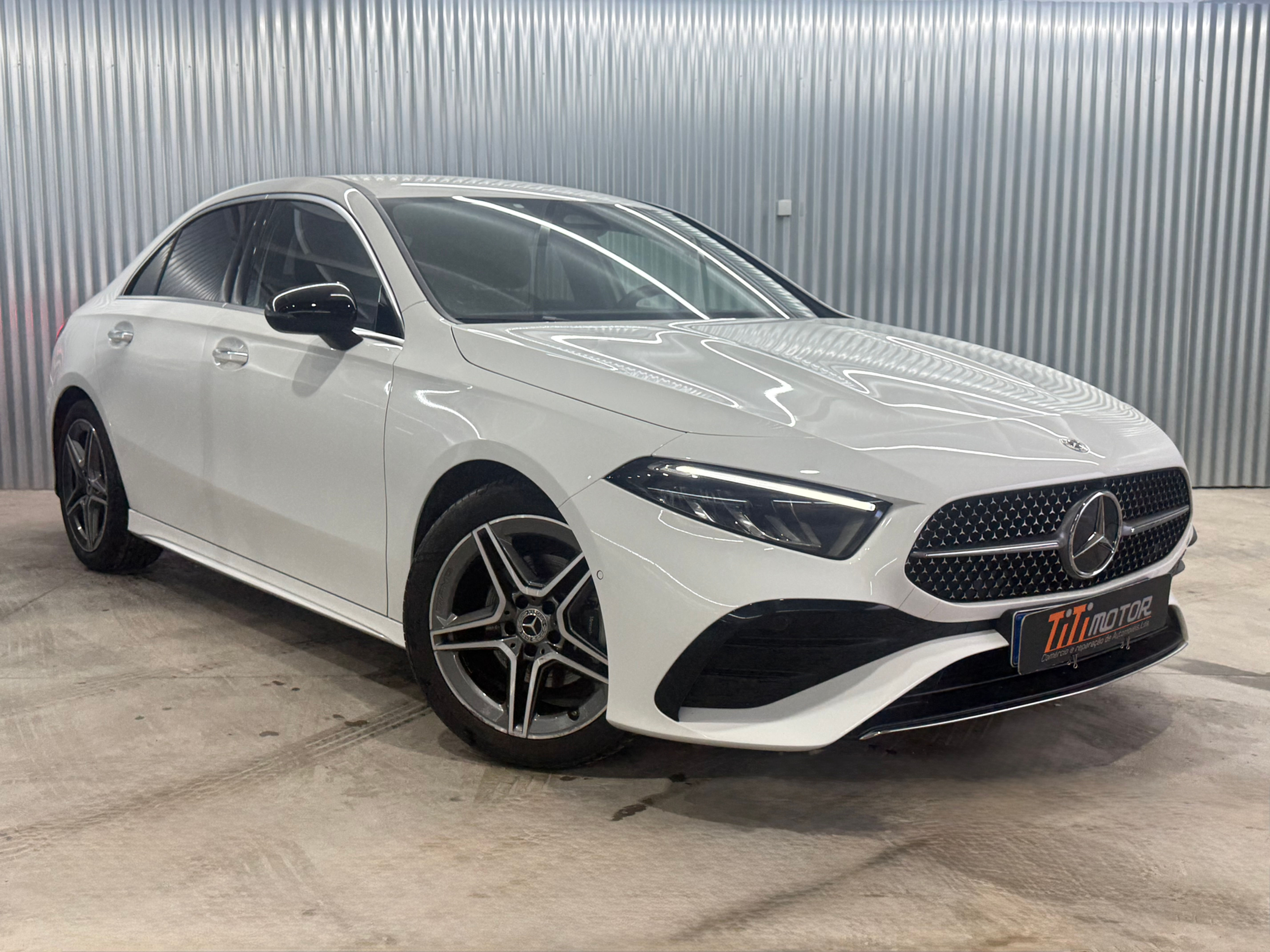 Mercedes-Benz A 200 Limousine AMG Line Aut. 163cv