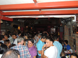 No le cabe ni un alma más!