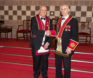 V.E.C. Simon Lusty, Installing Officer congratulating the Excellent King, Robert Lenaghan.