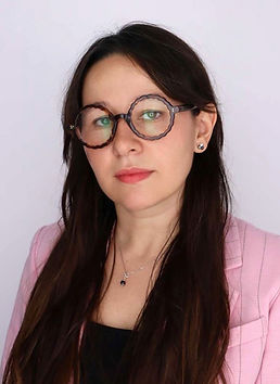 Headshot VL 2.jpg