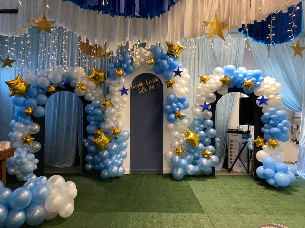 a room decorated with blue and white balloons and a sign that says twinkle twinkle little star