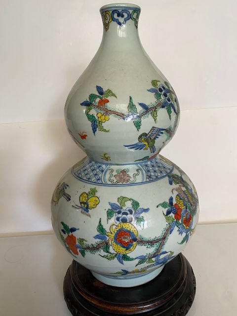清康熙年制白底花瓣葫芦瓷瓶 - Qing Kangxi White Ground Flower Pattern Gourd Vase