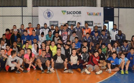 FUTSAL: Taubaté Futsal participa de ação social no bairro Monte Belo