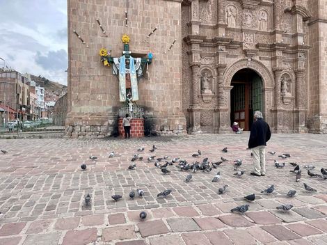 parvis de la cathédrale de puno