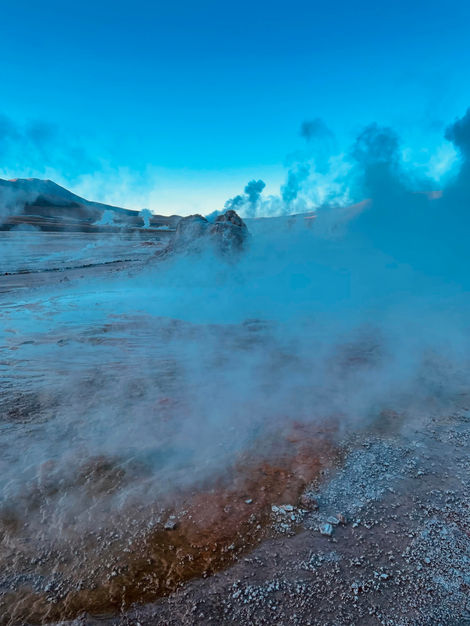 en attendant le lever du jour, geysers del tatio