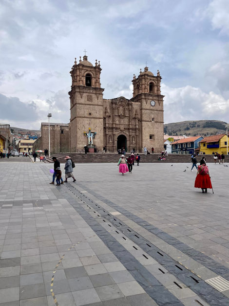 parvis de la cathédrale de puno
