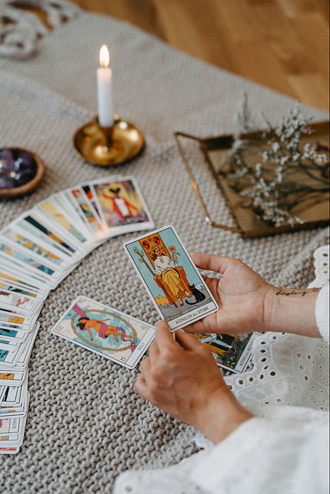 Tarot Karten Aesthetic – Finde deine Wahrheit mit Tarot- und Orakelkarten.jpeg