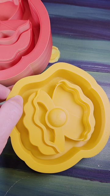 Thumbnail: XL 3d Clam Pearl Deep Glossy Standing Handmade Silicone Mold