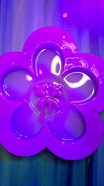 Thumbnail: XL Dead Flower Standing Glossy Handmade Silicone Mold