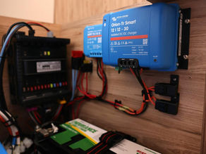 Karavan Şarj Sistemleri Rehberi: DC DC Charger, Akü Şarj Cihazı, Alternatör, Şebeke, Solar, Victron ve CTEK